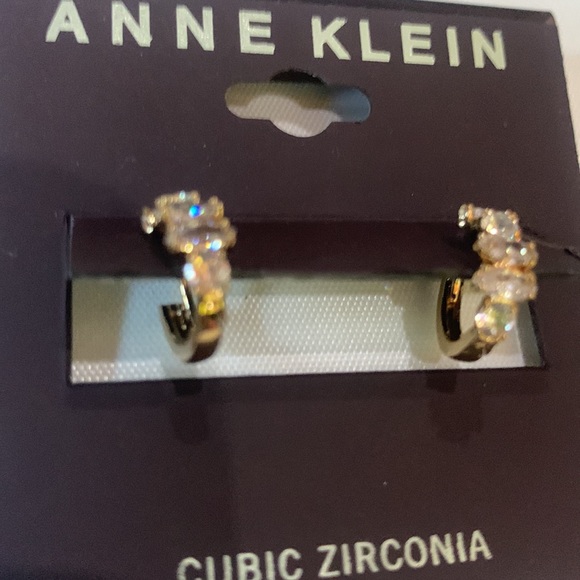 New ANNE KLEIN Gold-Tone Small Crystal Hoop Earrings - Picture 3 of 4